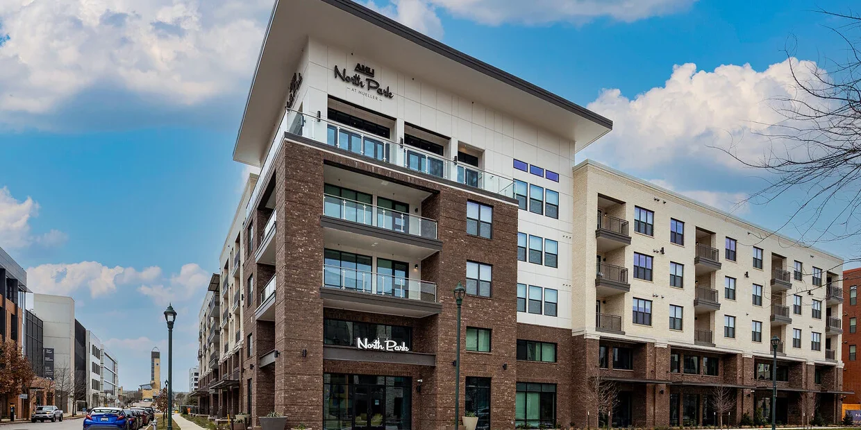 amli-north-park-austin-tx-northparkexteriorbuilding-lg-12560